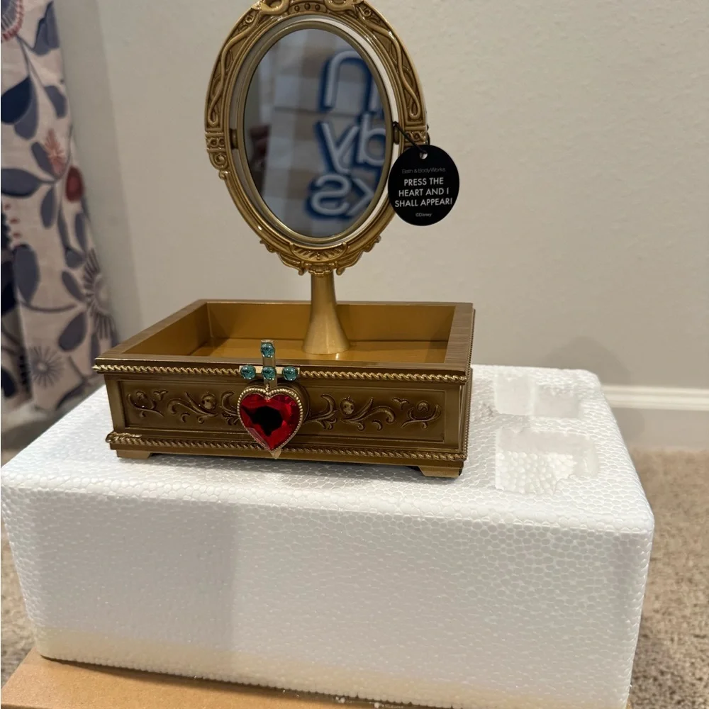 Bath and Bady works magic mirror Bady Care Tray Villians Disney